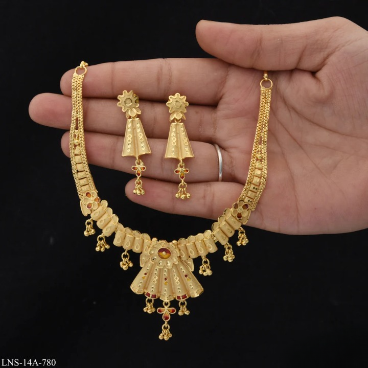 BrilliantDesignGoldPlatedNecklaceSetforWomen_30d5e8cb-2e89-4791-819d-fd6937deb349_cleanup